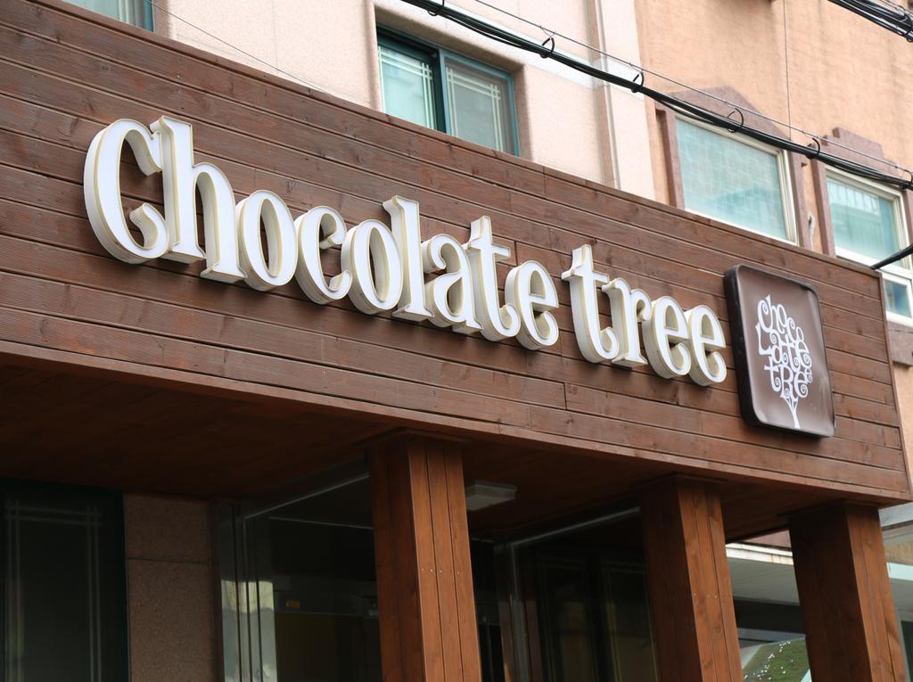 Готель Chocolate Tree Sinchon Сеул Екстер'єр фото