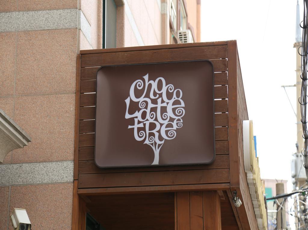 Готель Chocolate Tree Sinchon Сеул Екстер'єр фото